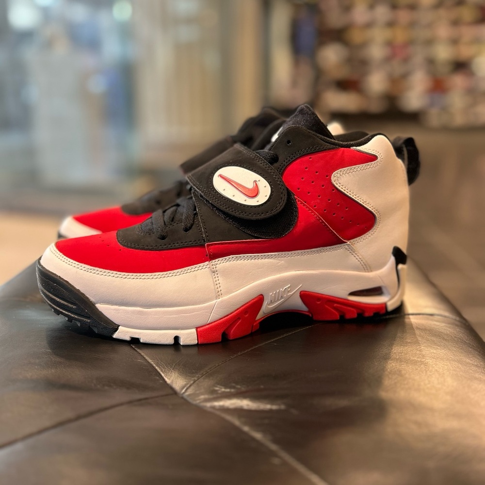 Nike Air Mission Fire Red Size 9 Men Shoe VNDS